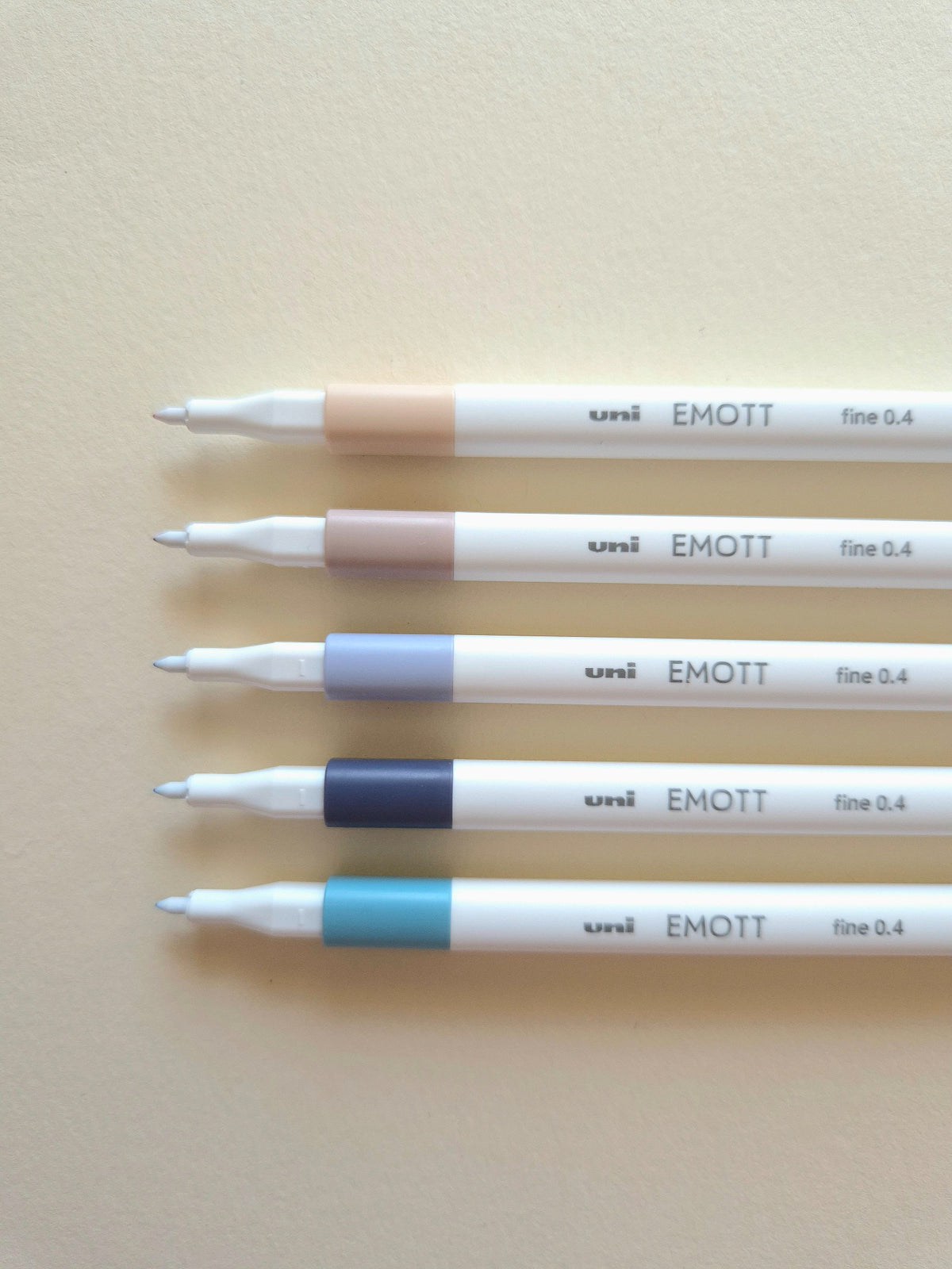 Uni EMOTT Nuance No. 9 close-up of fine liner pen tips