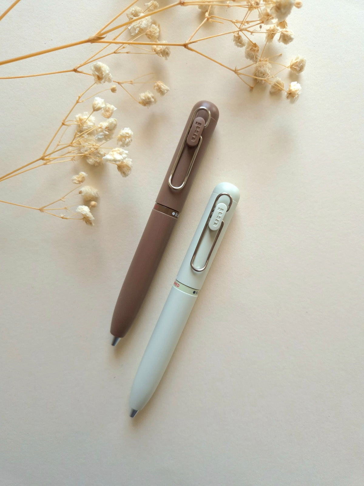 Uni-ball One 3-Colour Gel Multi-Pen Sugar Brown and Grass Green together