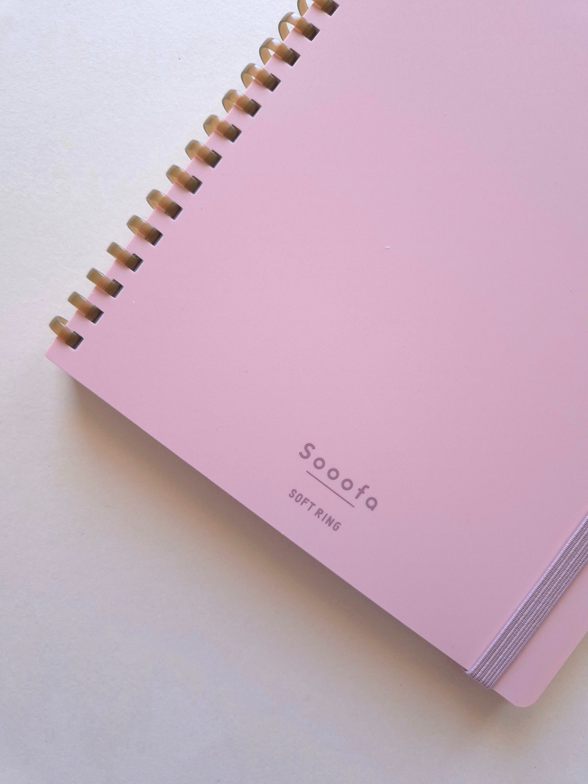 KOKUYO Sooofa Soft Ring Notebook Pink cover and elastic detail