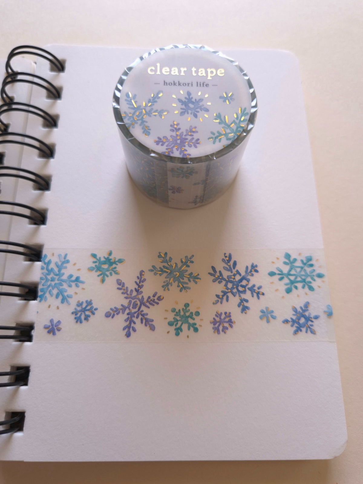 Mind Wave Hokkori Life Clear Tape with Foil – Kessho roll and snow-crystal pattern on a notebook