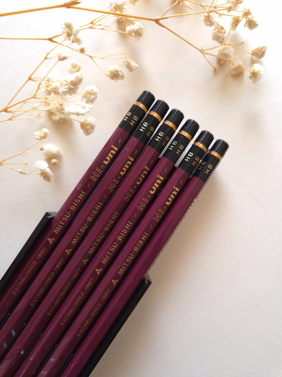 Uni Hi-Uni HB Pencils – styled set with dried flowers